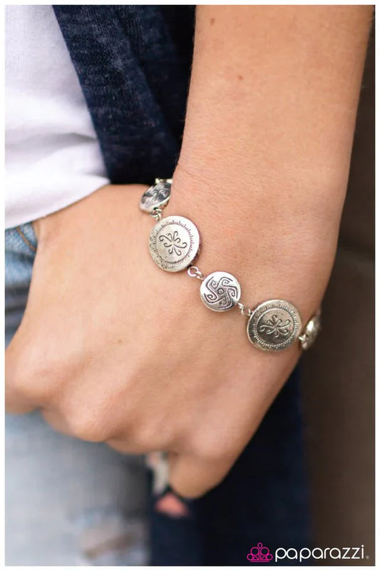 Paparazzi Bracelet ~ Easy Does It - Silver