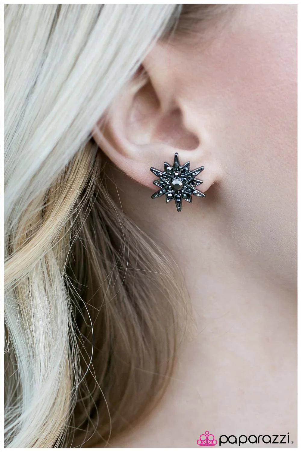 Paparazzi Earring ~ The Star of The Show - Silver