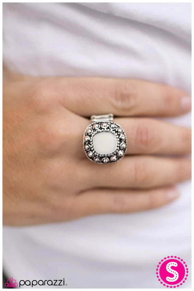 Paparazzi Ring ~ Hold Your Horses - White