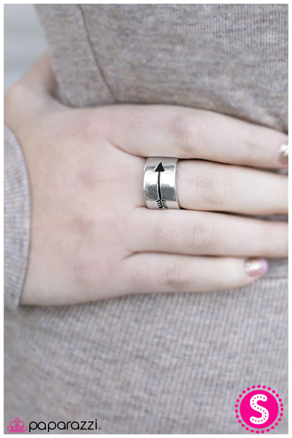 Paparazzi Ring ~ Follow Your Arrow  - Silver