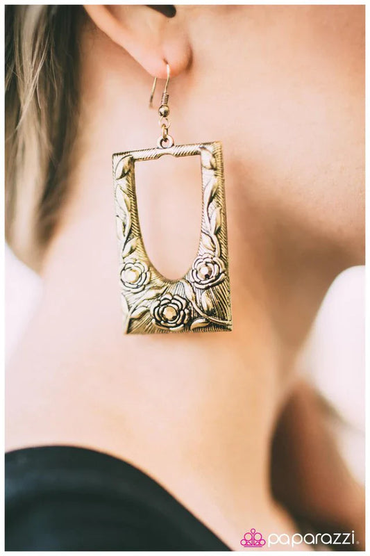 Paparazzi Earring ~ A Floral Frame of Mind - Brass