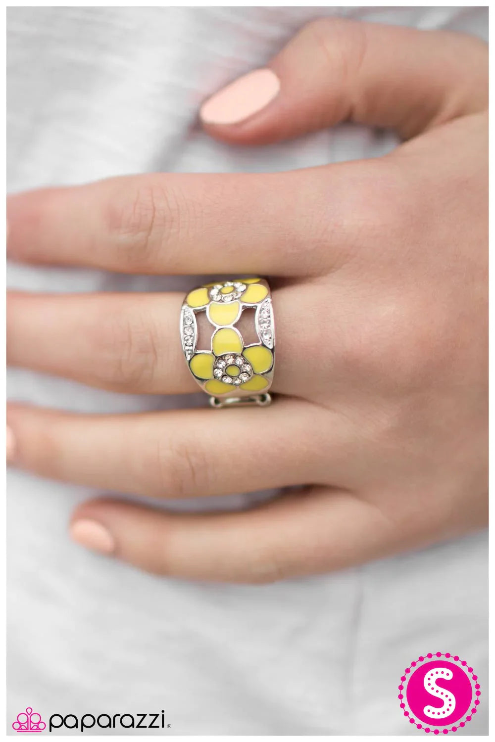 Paparazzi Ring ~ Feels Like Spring - Yellow