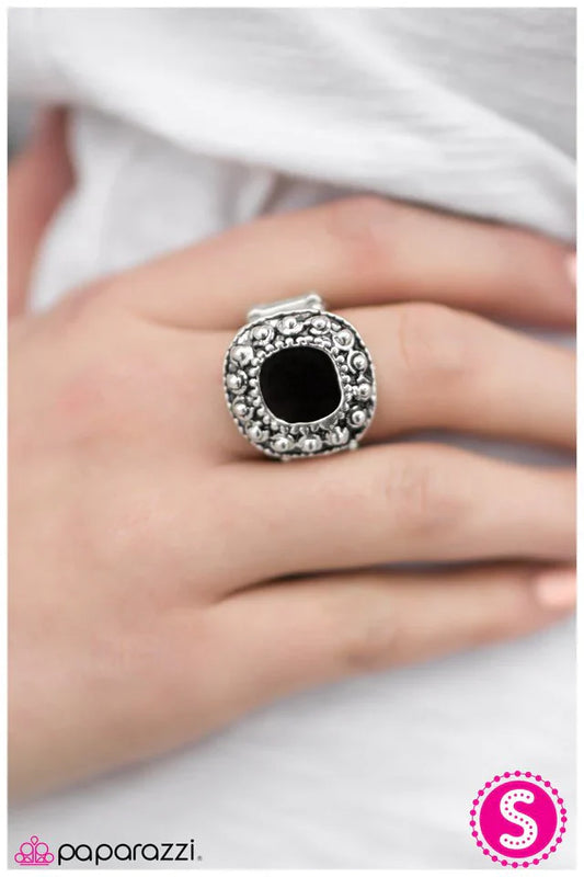 Paparazzi Ring ~ Hold Your Horses - Black