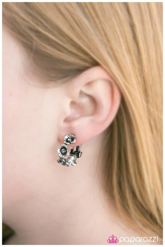 Paparazzi Earring ~ Summer Flowers - Silver