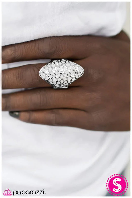 Paparazzi Ring ~ A Spring Spree - White