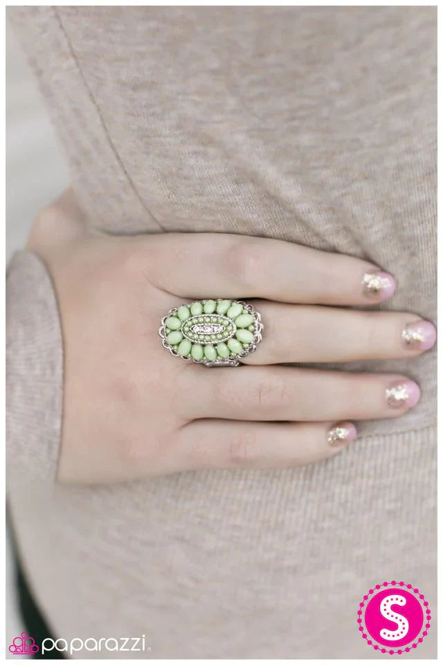 Paparazzi Ring ~ Queen BEAD - Green