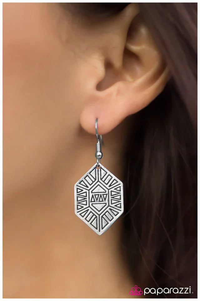 Paparazzi Earring ~ The Lions Den - Silver