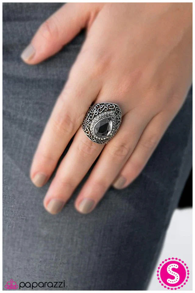 Paparazzi Ring ~ Queen Regnant - Silver