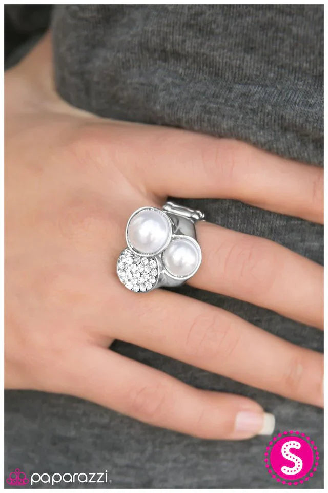 Paparazzi Ring ~ Glam Bomb - White