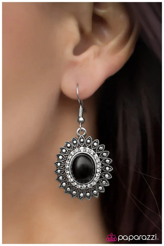 Paparazzi Earring ~ The Academy Awards - Black