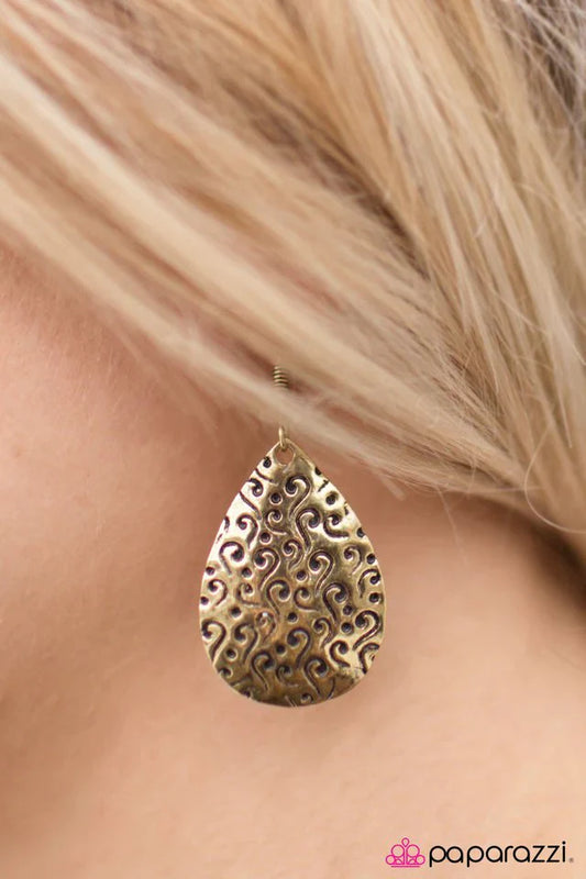 Paparazzi Earring ~ FILIGREE Me In! - Brass