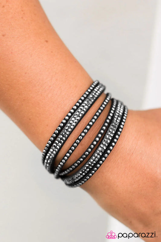 Paparazzi Bracelet ~ Slim Pickings - Black