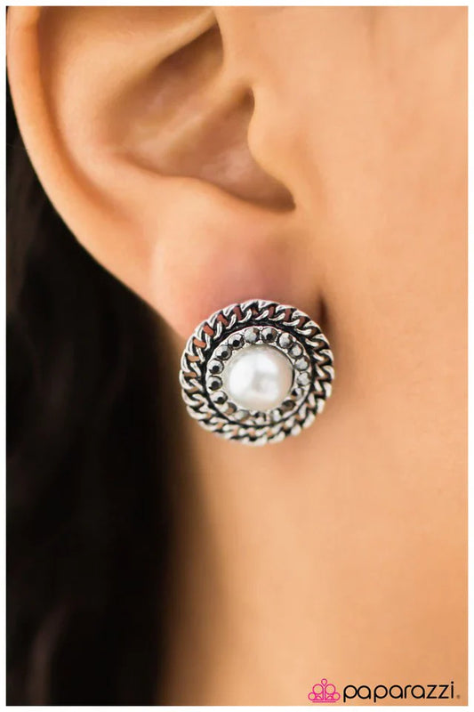 Paparazzi Earring ~ A Grand Gesture - Silver