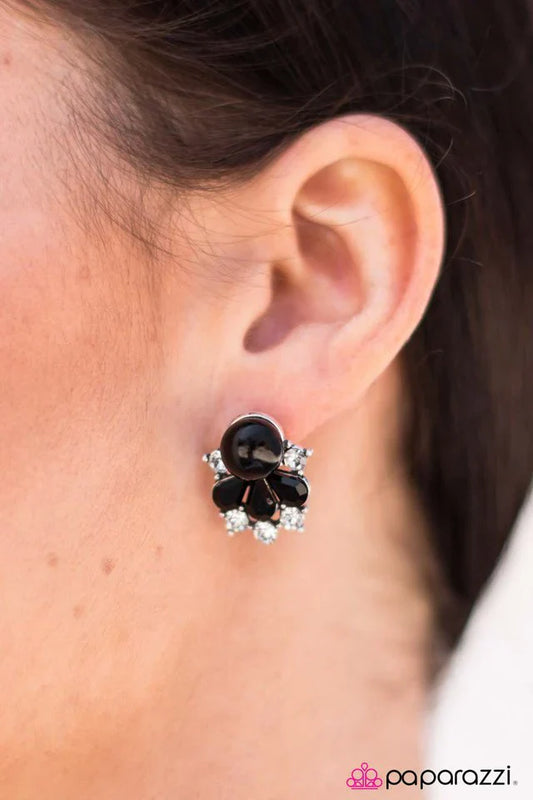 Paparazzi Earring ~ Chicago Chic - Black