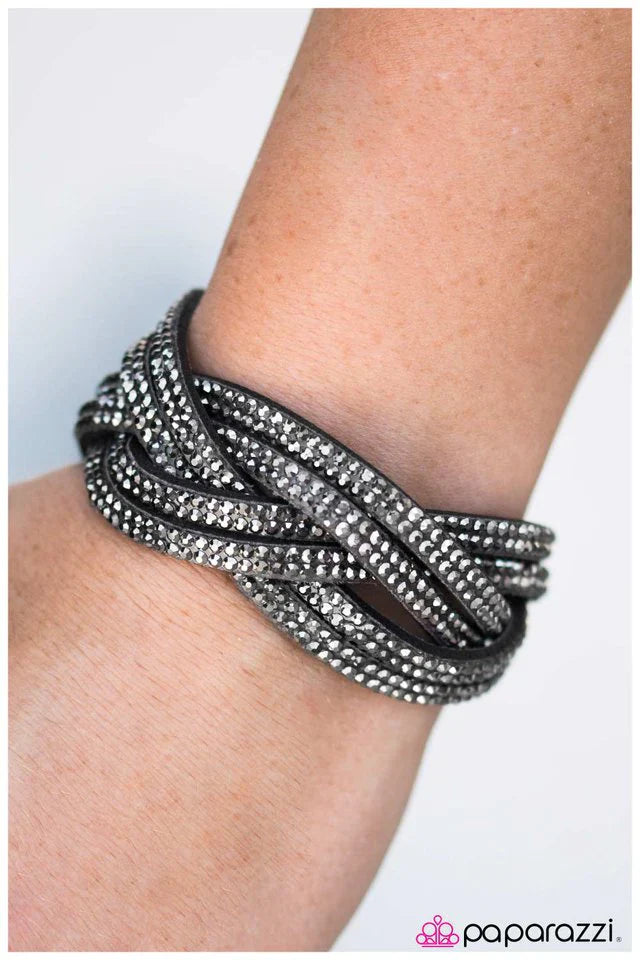 Paparazzi Bracelet ~ What A Hit! - Black