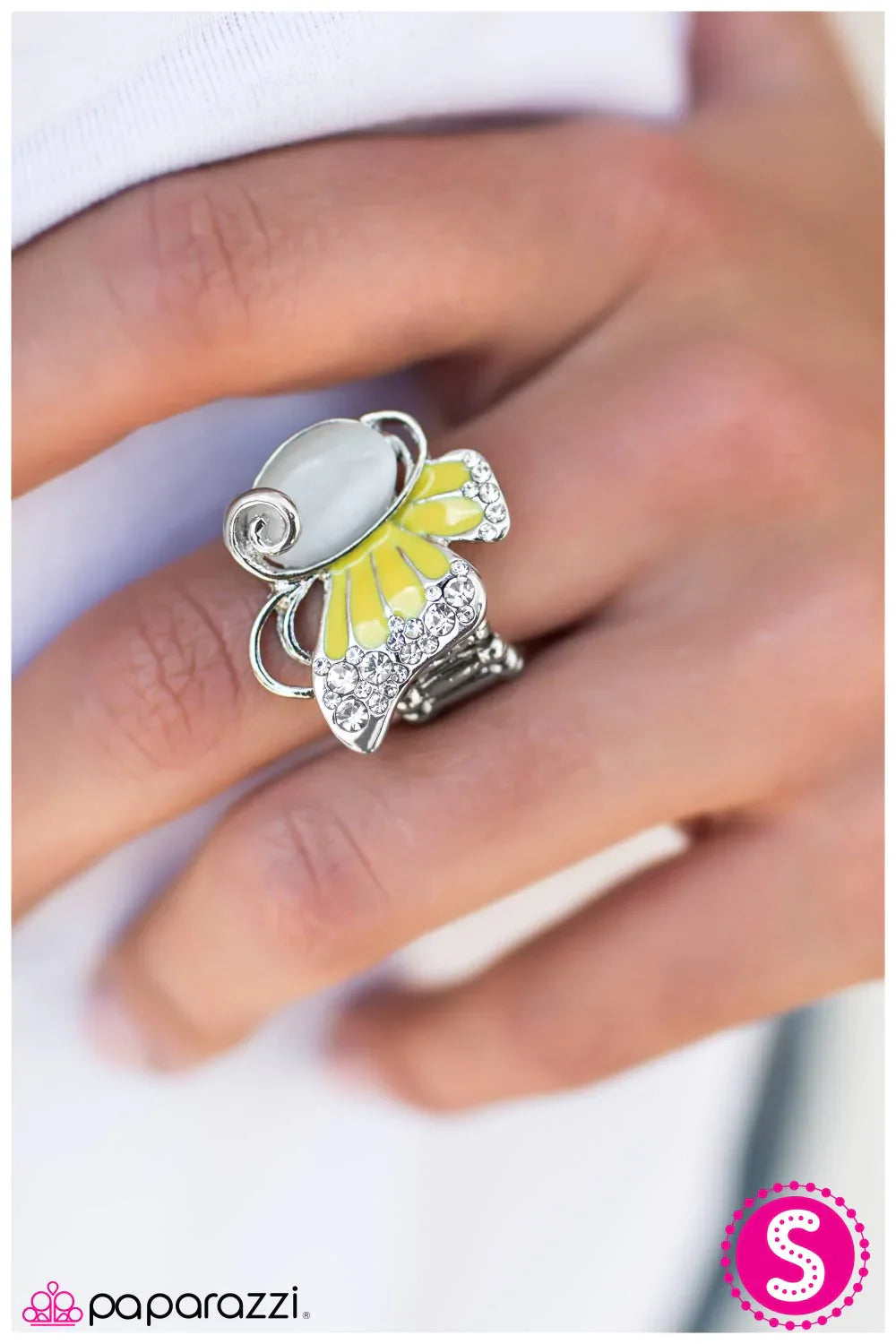 Paparazzi Ring ~ Fly Away Home - Yellow