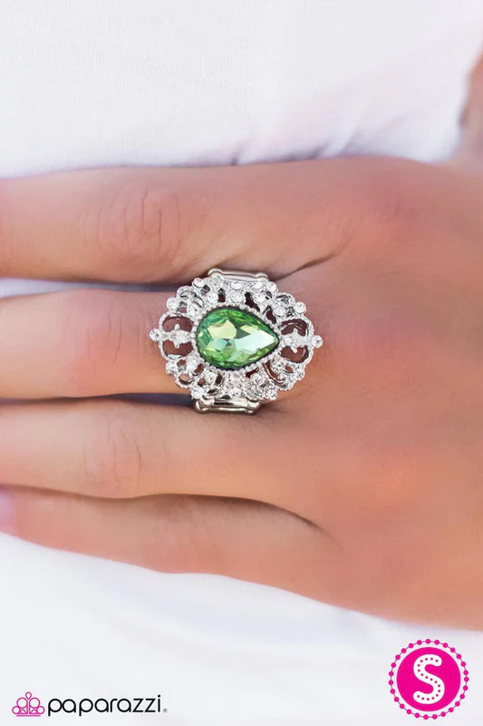 Paparazzi Ring ~ Queenly Grace - Green