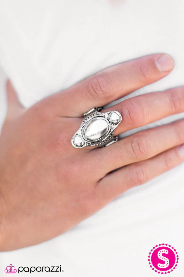 Paparazzi Ring ~ Radiant Relic - Silver