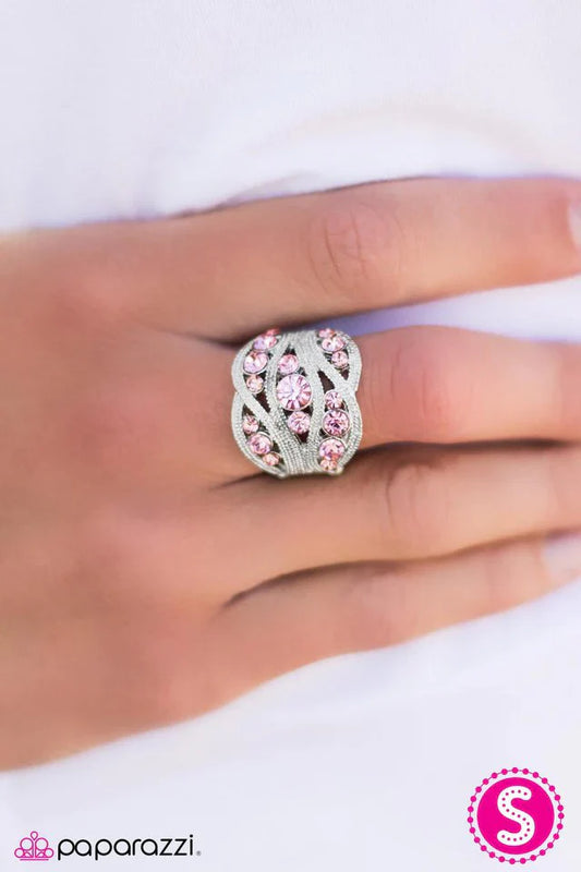 Paparazzi Ring ~ The Queen Has Arrived - Pink
