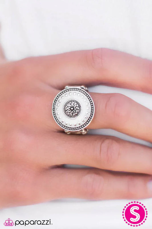 Paparazzi Ring ~ In A Field Of Roses, Be A Wildflower - White