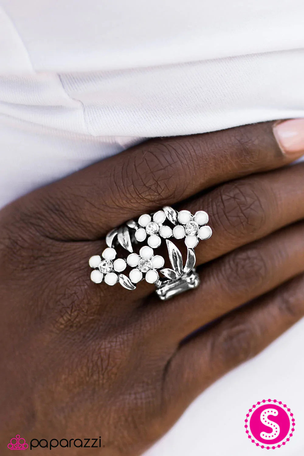 Paparazzi Ring ~ Spring Delight - White