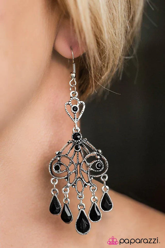 Paparazzi Earring ~ Diva Decadence - Black