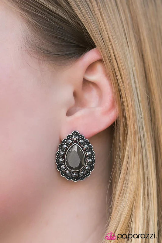 Paparazzi Earring ~ Killin It - Silver