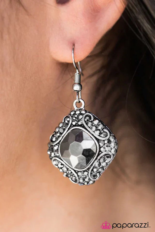 Paparazzi Earring ~ Romance In The Park - Silver