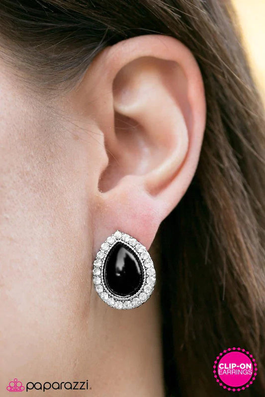 Paparazzi Earring ~ Dinner in Vienna - Black