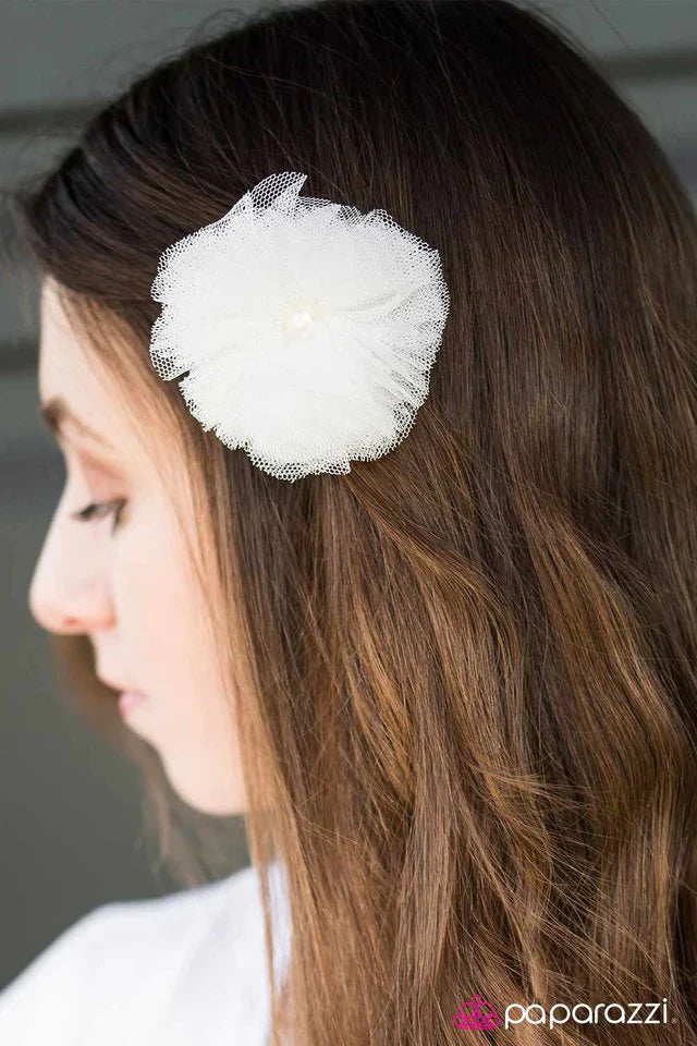 Paparazzi Hair Accessories ~ Whatever Tomorrow Brings - White