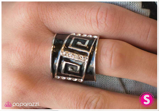 Paparazzi Ring ~ A-Mazed - Black