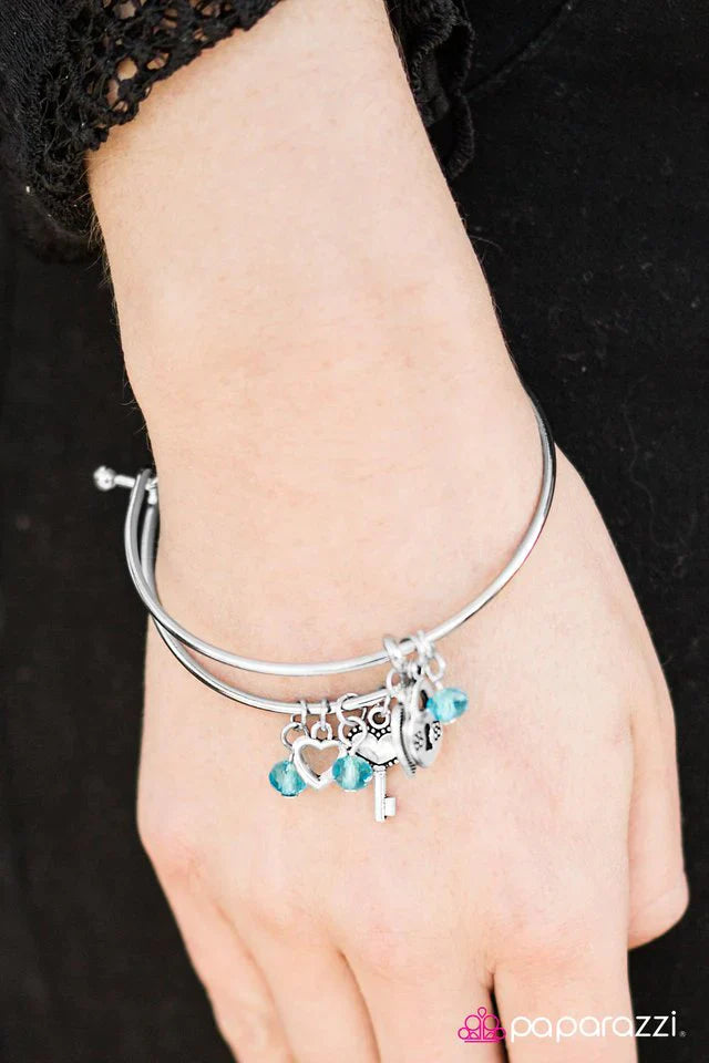 Paparazzi Bracelet ~ Love Makes The World Go Round - Blue