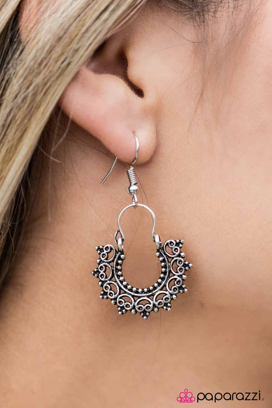 Paparazzi Earring ~ Agree To FILIGREE - Silver