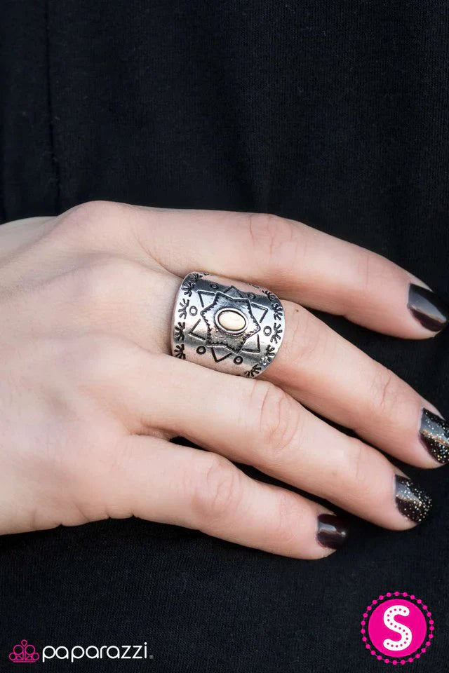 Paparazzi Ring ~ Desert Dweller - White