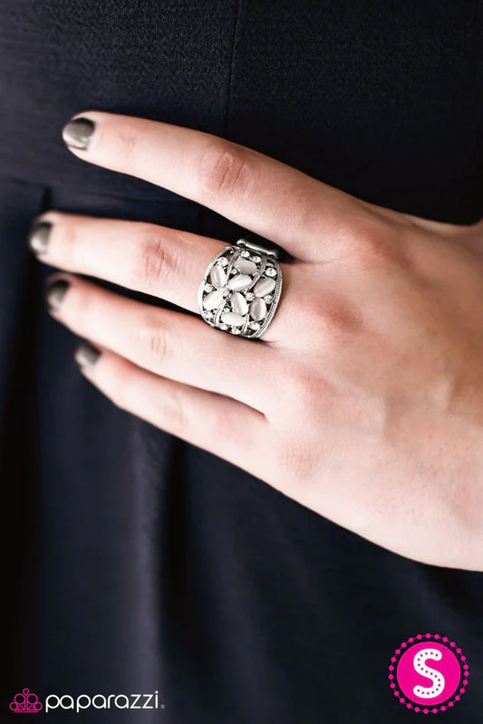 Paparazzi Ring ~ Moonbeam Light - White