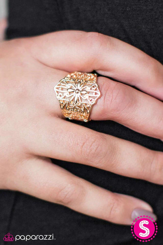 Paparazzi Ring ~ Hustle and FLORAL - Gold