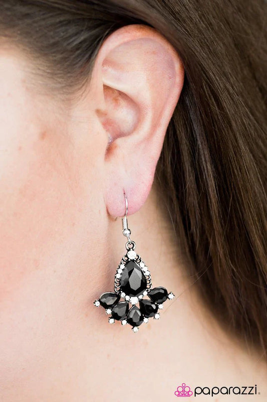 Paparazzi Earring ~ Scandalous Sparkle - Black