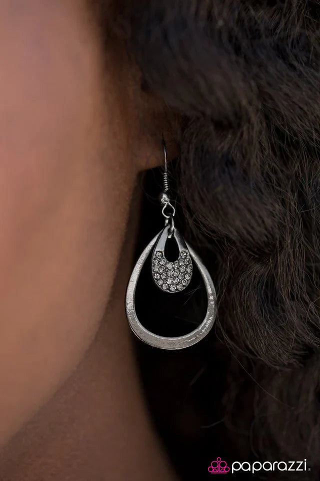 Paparazzi Earring ~ Light Storm - Black