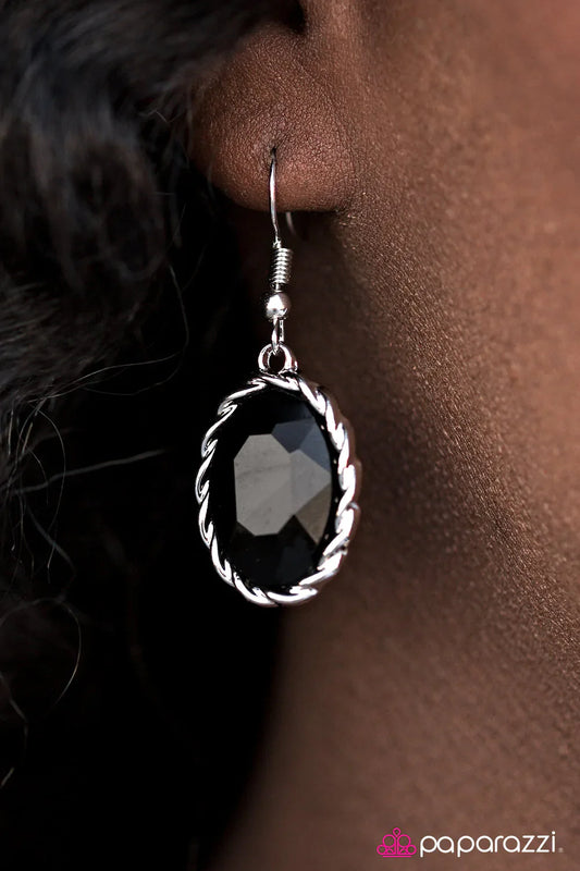 Paparazzi Earring ~ Fit For Queens - Black