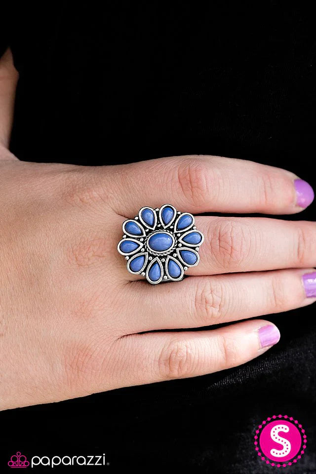 Paparazzi Ring ~ Daisy Dance - Blue