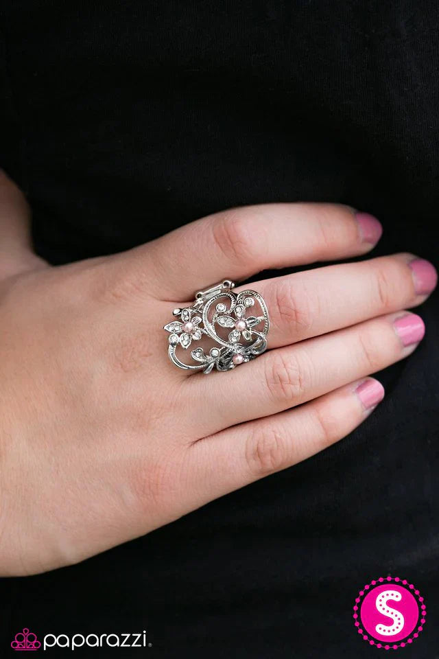 Paparazzi Ring ~ Walking In Wonderland - Pink