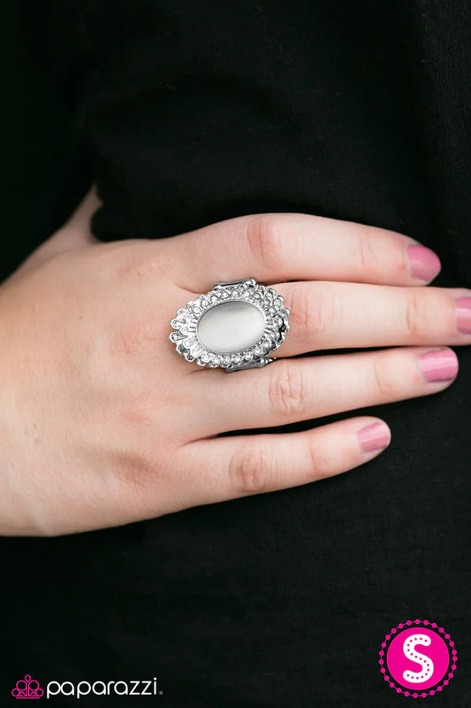 Paparazzi Ring ~ Frozen Wonderland - White