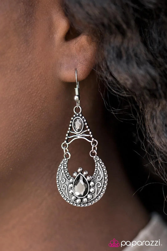 Paparazzi Earring ~ A Night In The Clouds - Silver