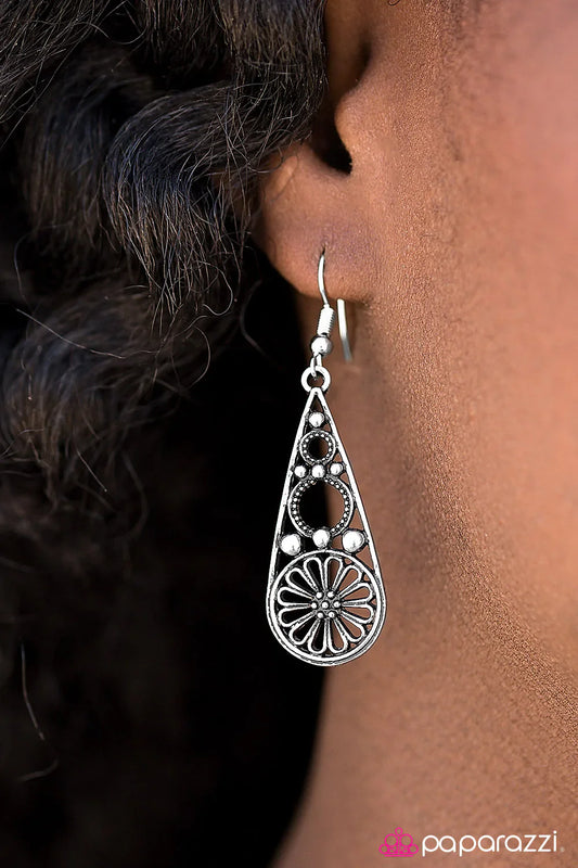 Paparazzi Earring ~ Let It Bloom - Silver