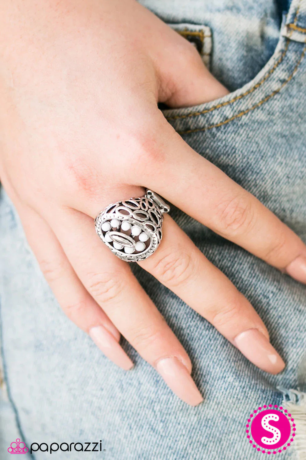 Paparazzi Ring ~ Full Tilt - White