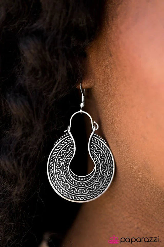 Paparazzi Earring ~ Western Horizons - Silver