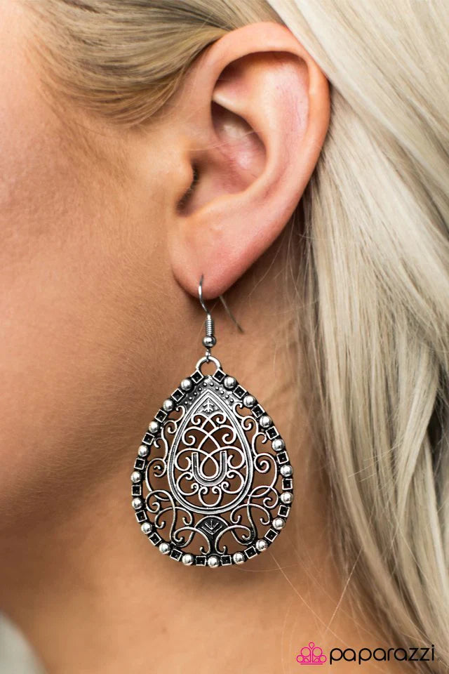 Paparazzi Earring ~ TEAR Em Up! - Silver