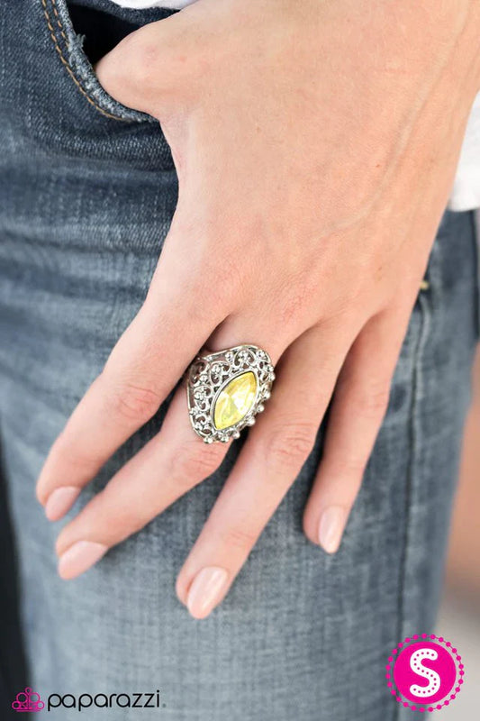 Paparazzi Ring ~ Champion Sparkle - Yellow