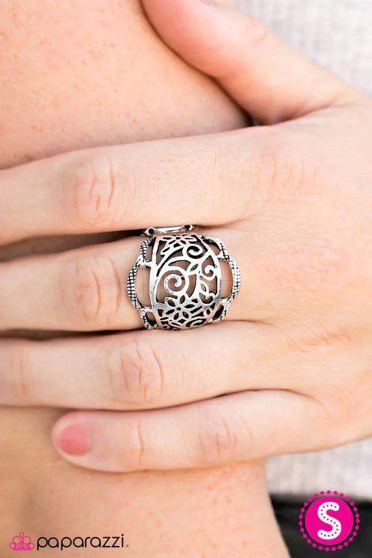 Paparazzi Ring ~ Gorgeous Gardens - Silver