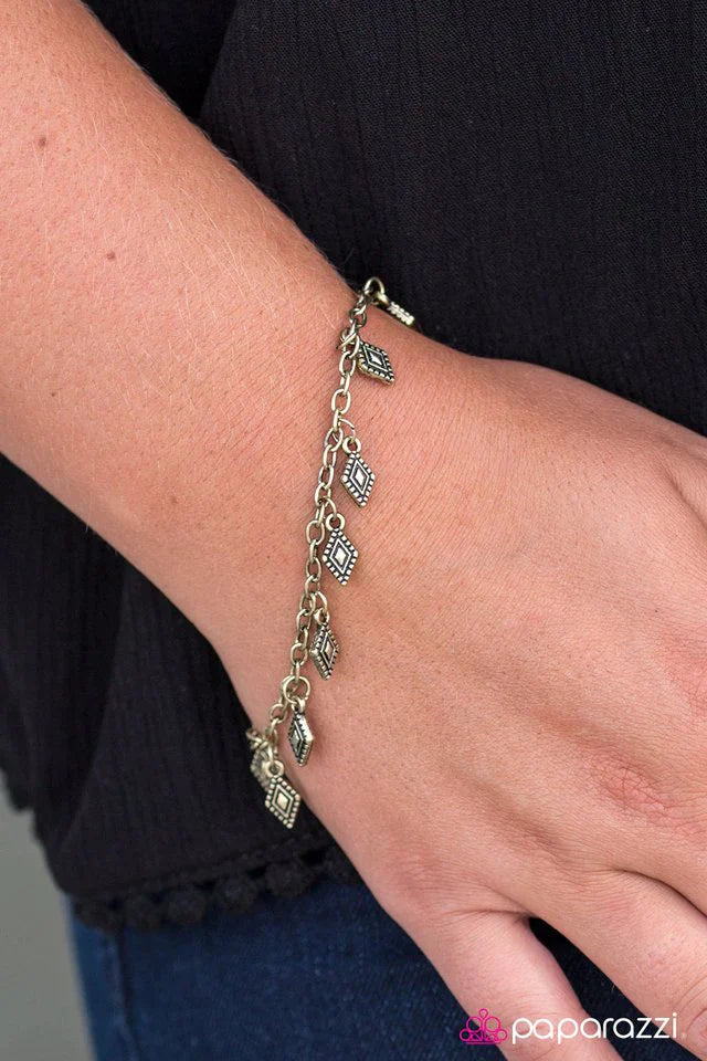 Paparazzi Bracelet ~ Diamond Dunes - Brass